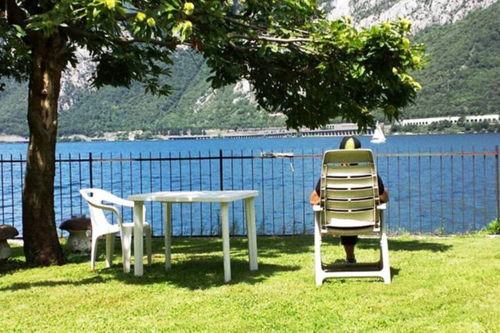 L For Lake Mandello del Lario Habitación foto